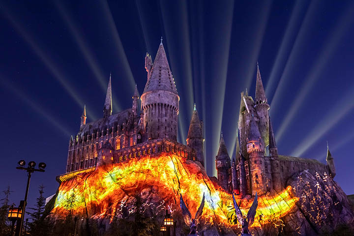 Show noturno no castelo de hogwarts no Islands of Adventure