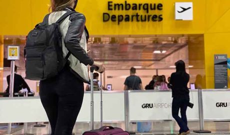 Uso de máscara no aeroporto para viagens nacionais e internacionais