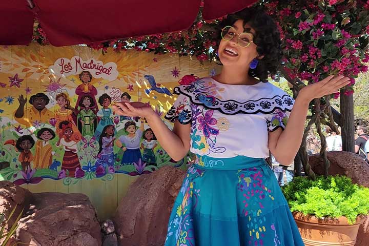 Encontro com a personagem Mirabel no Magic Kingdom